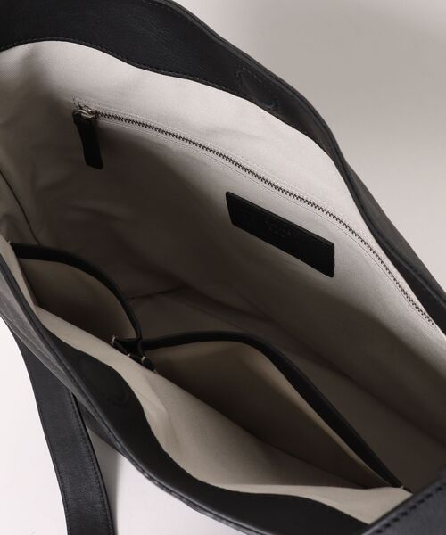 MARGARET HOWELL idea（マーガレット・ハウエルアイデア）の「MARGARET HOWELL idea（マーガレット・ハウエル アイデア）　ディニングトン　ワンショルダー（トートバッグ・レディース・ブラック/グレー/ライトグレー・FREE）」の6枚目の写真