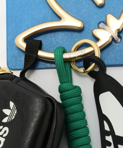 Spick & Span(スピックアンドスパン)の「adidas / アディダス KEY CHAIN(キーケース/キーアクセサリー・レディース・グリーン・FREE)」の4枚目の写真