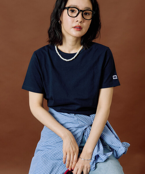 FREAK'S STORE(フリークスストア)の「限定展開 RUSSELL ATHLETIC × FREAK'S STORE/ラッセルアスレチック 別注 フィット 半袖 Tシャツ(Tシャツ/カットソー・レディース・オフホワイト/サックスブルー/ブラック/ライトグレー/レッド/ネイビー・フリ-)」の4枚目の写真