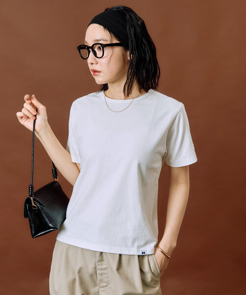 FREAK'S STORE(フリークスストア)の「限定展開 RUSSELL ATHLETIC × FREAK'S STORE/ラッセルアスレチック 別注 フィット 半袖 Tシャツ(Tシャツ/カットソー・レディース・オフホワイト/サックスブルー/ブラック/ライトグレー/レッド/ネイビー・フリ-)」の1枚目の写真