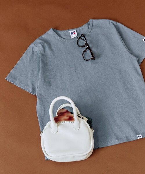 FREAK'S STORE(フリークスストア)の「限定展開 RUSSELL ATHLETIC × FREAK'S STORE/ラッセルアスレチック 別注 フィット 半袖 Tシャツ(Tシャツ/カットソー・レディース・オフホワイト/サックスブルー/ブラック/ライトグレー/レッド/ネイビー・フリ-)」の5枚目の写真