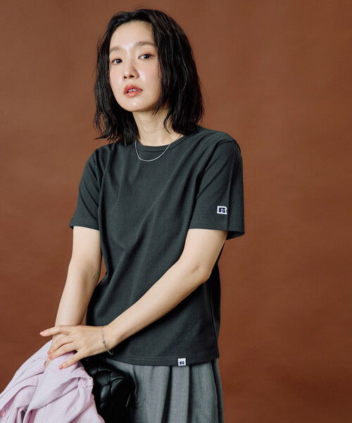 FREAK'S STORE(フリークスストア)の「限定展開 RUSSELL ATHLETIC × FREAK'S STORE/ラッセルアスレチック 別注 フィット 半袖 Tシャツ(Tシャツ/カットソー・レディース・オフホワイト/サックスブルー/ブラック/ライトグレー/レッド/ネイビー・フリ-)」の2枚目の写真