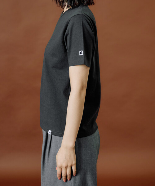 FREAK'S STORE(フリークスストア)の「限定展開 RUSSELL ATHLETIC × FREAK'S STORE/ラッセルアスレチック 別注 フィット 半袖 Tシャツ(Tシャツ/カットソー・レディース・オフホワイト/サックスブルー/ブラック/ライトグレー/レッド/ネイビー・フリ-)」の16枚目の写真