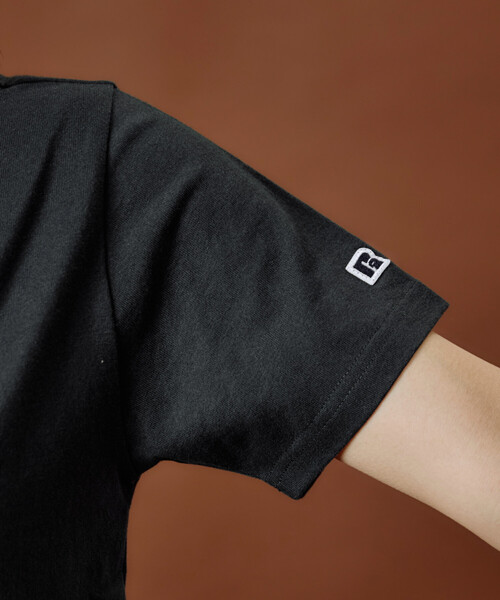 FREAK'S STORE(フリークスストア)の「限定展開 RUSSELL ATHLETIC × FREAK'S STORE/ラッセルアスレチック 別注 フィット 半袖 Tシャツ(Tシャツ/カットソー・レディース・オフホワイト/サックスブルー/ブラック/ライトグレー/レッド/ネイビー・フリ-)」の20枚目の写真