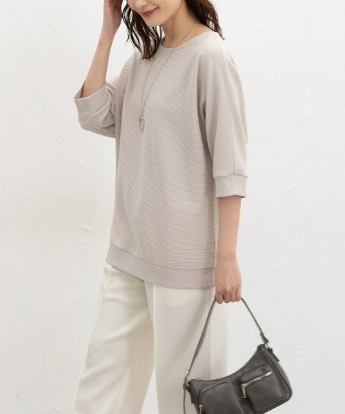 Honeys(ハニーズ)の「【ハニさら・接触冷感・UVカット】6分袖アクセ付ドルマントップス(Tシャツ/カットソー・レディース・アイボリー/ブラック/ブルー/イエロー/ベージュ・L/LL/M)」の3枚目の写真