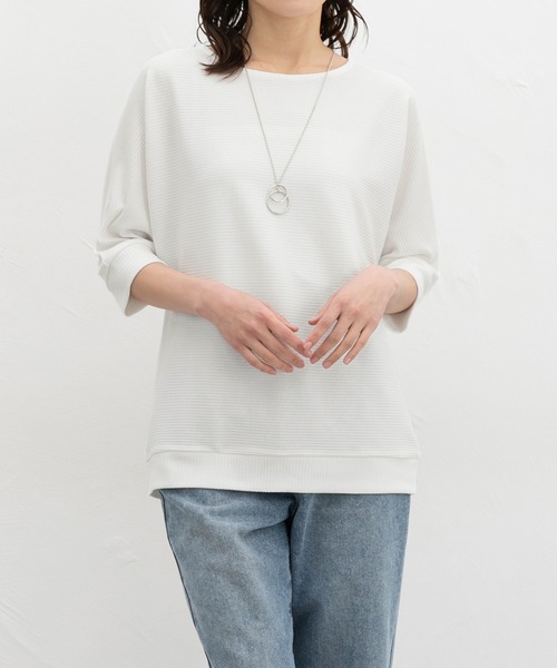 Honeys(ハニーズ)の「【ハニさら・接触冷感・UVカット】6分袖アクセ付ドルマントップス(Tシャツ/カットソー・レディース・アイボリー/ブラック/ブルー/イエロー/ベージュ・L/LL/M)」の1枚目の写真
