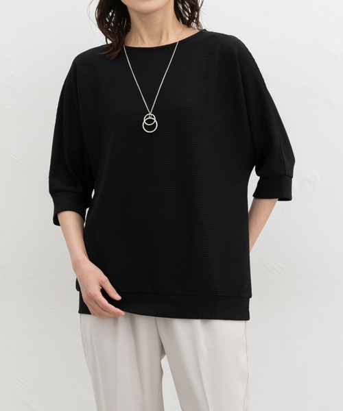 Honeys(ハニーズ)の「【ハニさら・接触冷感・UVカット】6分袖アクセ付ドルマントップス(Tシャツ/カットソー・レディース・アイボリー/ブラック/ブルー/イエロー/ベージュ・L/LL/M)」の2枚目の写真
