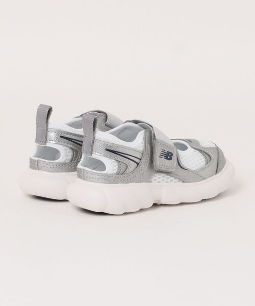 NEW BALANCE(ニューバランス)の「NEW BALANCE ニューバランス 14-16 I230 5F2(W) I230 I230 5F2 SILVER(5F2)(サンダル・キッズ・シルバー・16/15 /14)」の2枚目の写真