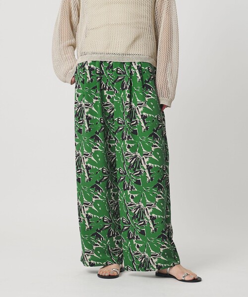 BEAUTY&YOUTH UNITED ARROWS（ビューティーアンドユースユナイテッドアローズ）の「【WEB限定】フラワープリント イージーパンツ ウォッシャブル（その他パンツ・レディース・ケリーグリーン/オレンジ/ネイビー・L/M/S）」の4枚目の写真