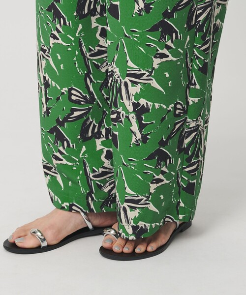 BEAUTY&YOUTH UNITED ARROWS（ビューティーアンドユースユナイテッドアローズ）の「【WEB限定】フラワープリント イージーパンツ ウォッシャブル（その他パンツ・レディース・ケリーグリーン/オレンジ/ネイビー・L/M/S）」の19枚目の写真