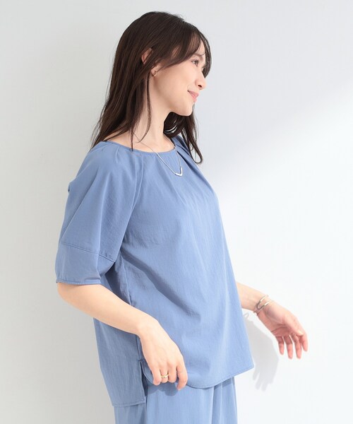 SHOO・LA・RUE(シューラルー)の「【S-LL/洗濯機可/セットアップ可】軽凛(かろりん) ひんやりタックブラウス(シャツ/ブラウス・レディース・ブラウン系その他/ブルー/ナチュラル/チャコールグレー・04/03/02/01)」の6枚目の写真