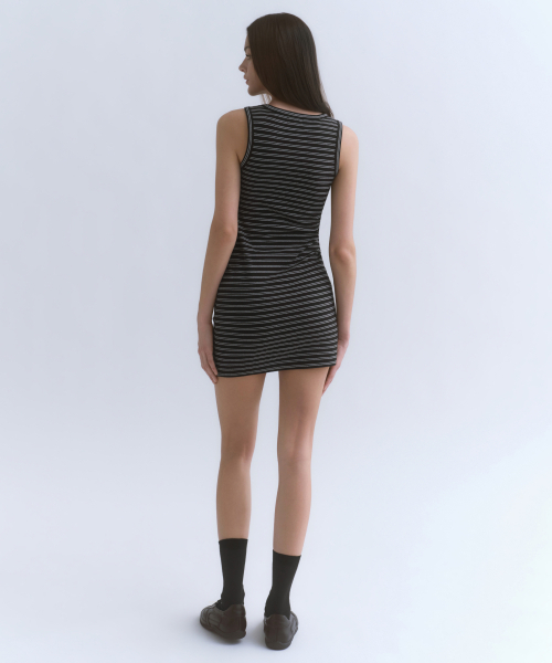 MUSINSA STANDARD WOMAN（ムシンサスタンダードウーマン）の「ウィメンズストライプタンクドレス[ブラック]（ワンピース・レディース・その他・X-SMALL/SMALL/MEDIUM/LARGE）」の4枚目の写真