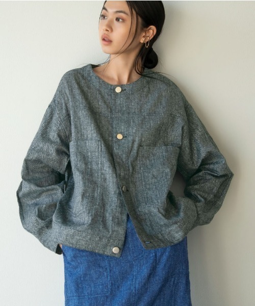 mensha!(メンシャ)の「mensha!まるでデニム!? 軽くてやわらかいデニガーゼシャツジャケット(ノーカラージャケット・レディース・インディゴブルー/ライトブラック/ライトブルー・L/M/3L/LL)」の1枚目の写真
