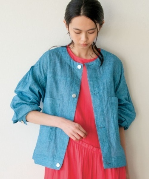 mensha!(メンシャ)の「mensha!まるでデニム!? 軽くてやわらかいデニガーゼシャツジャケット(ノーカラージャケット・レディース・インディゴブルー/ライトブラック/ライトブルー・L/M/3L/LL)」の2枚目の写真
