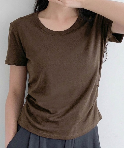 LOWO(ロワ)の「【M/Lサイズ展開】伸縮性抜群!サイドギャザークルーネックカットソー(Tシャツ/カットソー・レディース・ブラック/グレー/ホワイト/ブラウン/カーキ・L/M)」の5枚目の写真