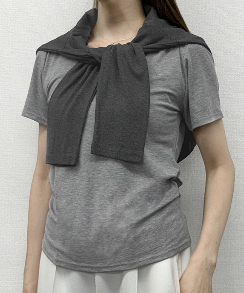 LOWO(ロワ)の「【M/Lサイズ展開】伸縮性抜群!サイドギャザークルーネックカットソー(Tシャツ/カットソー・レディース・ブラック/グレー/ホワイト/ブラウン/カーキ・L/M)」の4枚目の写真