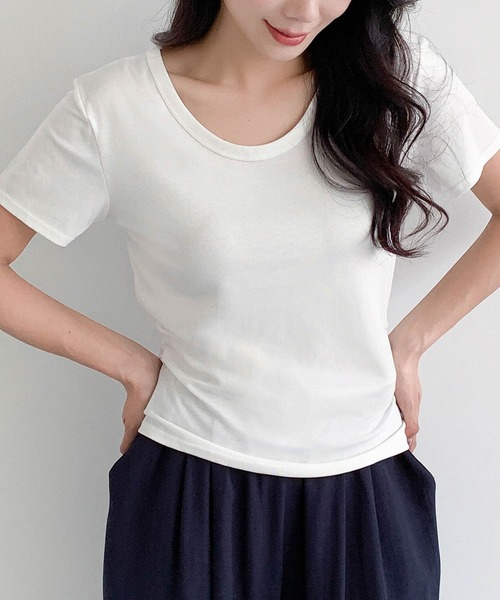 LOWO(ロワ)の「【M/Lサイズ展開】伸縮性抜群!サイドギャザークルーネックカットソー(Tシャツ/カットソー・レディース・ブラック/グレー/ホワイト/ブラウン/カーキ・L/M)」の2枚目の写真