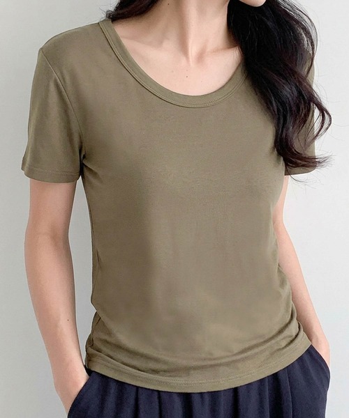 LOWO(ロワ)の「【M/Lサイズ展開】伸縮性抜群!サイドギャザークルーネックカットソー(Tシャツ/カットソー・レディース・ブラック/グレー/ホワイト/ブラウン/カーキ・L/M)」の1枚目の写真
