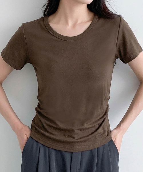 LOWO(ロワ)の「【M/Lサイズ展開】伸縮性抜群!サイドギャザークルーネックカットソー(Tシャツ/カットソー・レディース・ブラック/グレー/ホワイト/ブラウン/カーキ・L/M)」の12枚目の写真