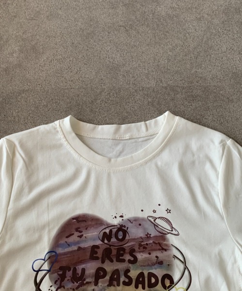 Teem Store(チームストア)の「フロントプリントサイドギャザーTシャツ ショート丈 ピチT(Tシャツ/カットソー・レディース・アイボリー/ホワイト・M/S)」の4枚目の写真