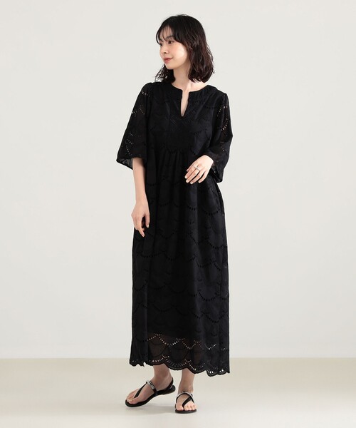 Demi-Luxe BEAMS(デミルクス ビームス)の「ne Quittez pas / ドット へムラ刺繍 ドレス(ワンピース・レディース・ブラック・MEDIUM)」の2枚目の写真
