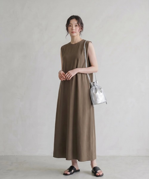 Nunc.(ヌンク)の「ノルディスノースリーブワンピース(ワンピース・レディース・チャコールグレー/ダークブラウン/ブラック・FREE)」の3枚目の写真