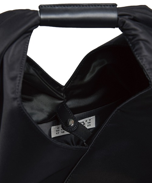 MM6 Maison Margiela(エムエムシックス メゾン マルジェラ)の「MM6 Maison Margiela(エムエムシックス メゾン マルジェラ)Kids & Junior ハンドバッグ(ハンドバッグ・キッズ・ブラック・ONE SIZE)」の4枚目の写真