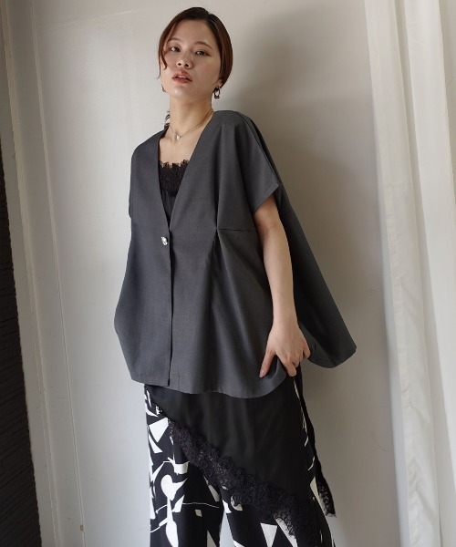 CORNERS(コーナーズ)の「ウエストタックニュアンスボタンジレ(ベスト・レディース・チャコールグレー/ブラック/グレイッシュベージュ・FREE)」の21枚目の写真