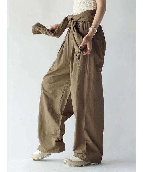 :ETHROF(イーサオブ)の「2WAY WAIST-WRAP WIDE PANTS(その他パンツ・レディース・アイボリー/ブラック/ブラウン・MEDIUM)」の14枚目の写真