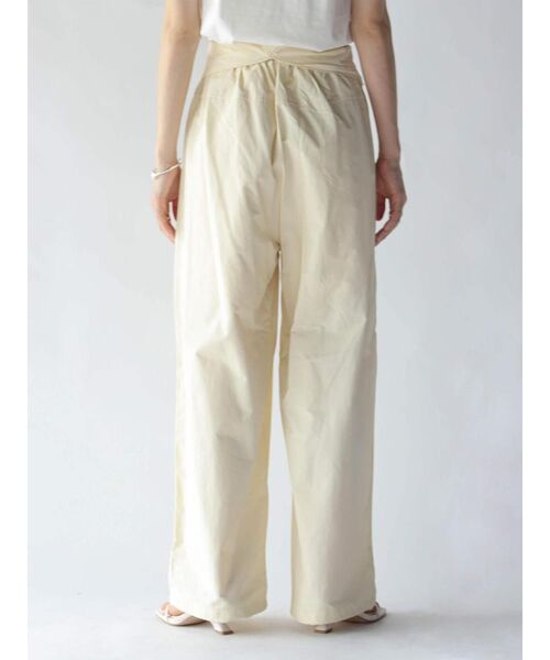 :ETHROF(イーサオブ)の「2WAY WAIST-WRAP WIDE PANTS(その他パンツ・レディース・アイボリー/ブラック/ブラウン・MEDIUM)」の22枚目の写真