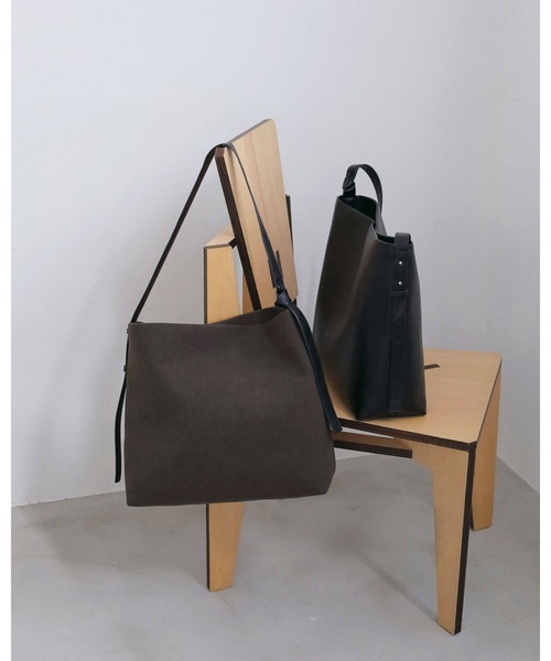 anuke(アンヌーク)の「Ecoleather Tote Bag(トートバッグ・レディース・ブラウン/ブラック・FREE)」の10枚目の写真