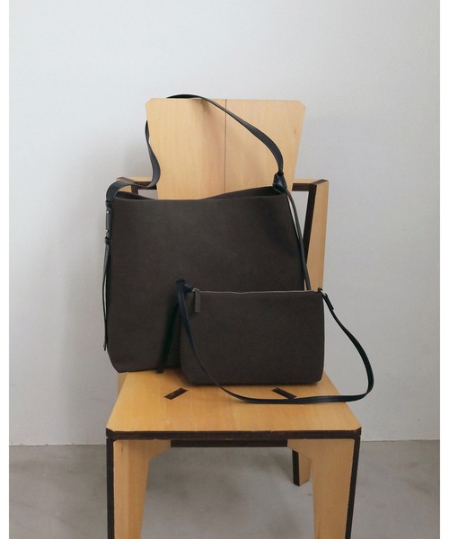 anuke(アンヌーク)の「Ecoleather Tote Bag(トートバッグ・レディース・ブラウン/ブラック・FREE)」の16枚目の写真
