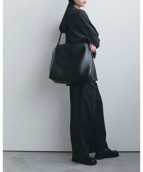 anuke(アンヌーク)の「Ecoleather Tote Bag(トートバッグ・レディース・ブラウン/ブラック・FREE)」の6枚目の写真