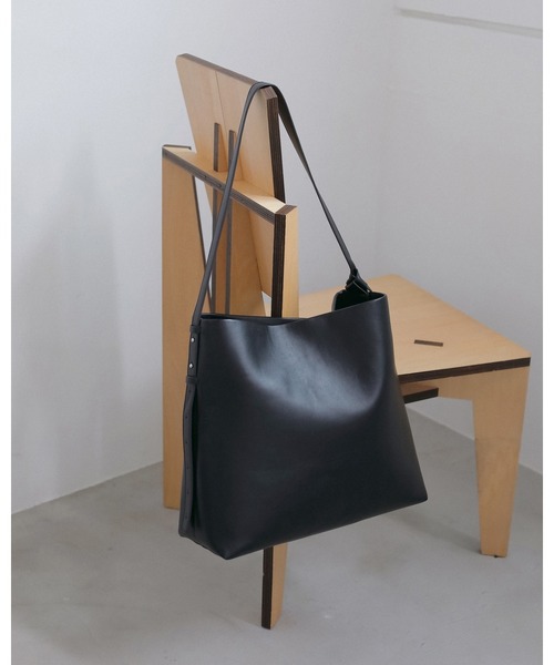 anuke(アンヌーク)の「Ecoleather Tote Bag(トートバッグ・レディース・ブラウン/ブラック・FREE)」の11枚目の写真