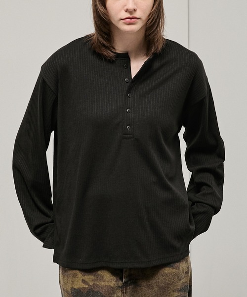 Alfred Alex(アルフレッドアレックス)の「【Alfred Alex】Military Ribbed Henley T-Shirt / テレコリブ ヘンリーネック長袖Tシャツ(Tシャツ/カットソー・メンズ・チャコール/オフホワイト/ブラック/杢グレー/ダークブラウン系/ダークネイビー/レッド・M/L)」の1枚目の写真