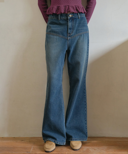 OURNOSTALGIA（アワー ノスタルジア）の「Wide boots cut denim pants_Blue(O25-PT13)（デニムパンツ・レディース・ブルー・MEDIUM/SMALL）」の2枚目の写真