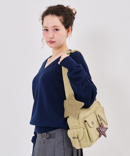 TINA:JOJUN(ティーナジョジュン)の「星付き ショルダー バッグ TINA:JOJUN(ショルダーバッグ・レディース・ブラウン/オリーブ・フリー)」の5枚目の写真