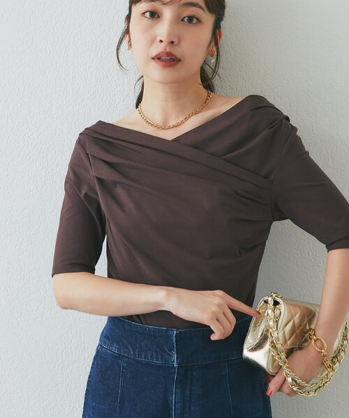 La boutique BonBon(ラブティックボンボン)の「【2サイズ展開あり・全骨格着映え】ドレープカシュクールハーフスリーブカットソー(Tシャツ/カットソー・レディース・オフホワイト/ピンク/ブラウン・SMALL/FREE)」の19枚目の写真