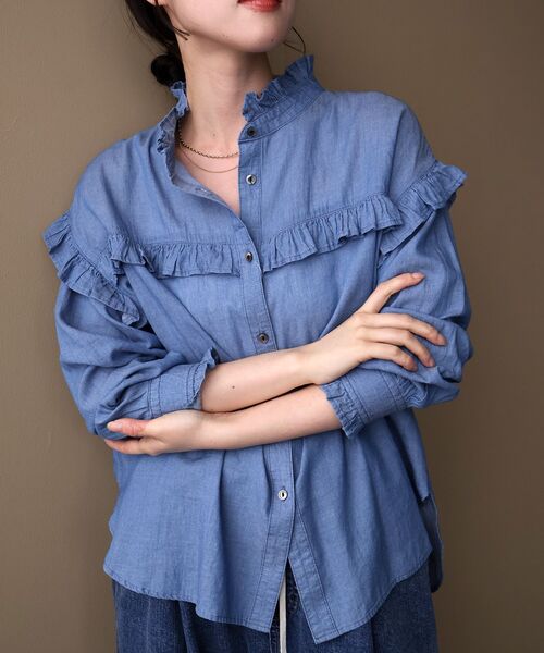 le.coeur blanc(ルクールブラン)の「フロントフリルデニムブラウス(シャツ/ブラウス・レディース・ネイビー/ブルー・38)」の10枚目の写真