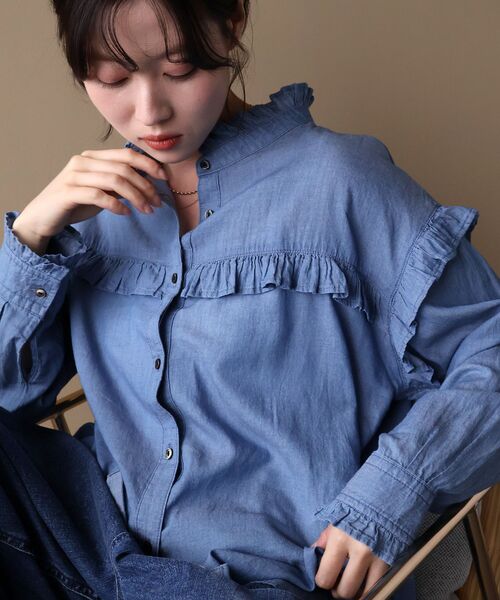 le.coeur blanc(ルクールブラン)の「フロントフリルデニムブラウス(シャツ/ブラウス・レディース・ネイビー/ブルー・38)」の17枚目の写真