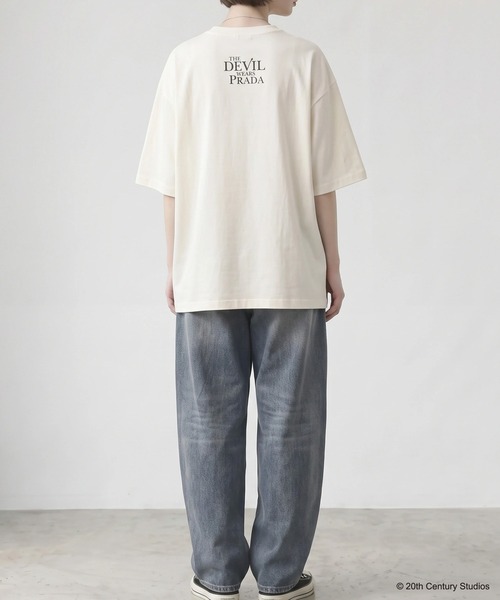 SLICK(スリック)の「【SLICK/スリック】THE DEVIL WEARS PRADA Printed T-shirt 02 / プラダを着た悪魔 ロゴプリントTシャツ / パウダー加工 / オーバーサイズ / ヴィンテージライク(Tシャツ/カットソー・メンズ・ブラック/ホワイト・3/2/1)」の20枚目の写真