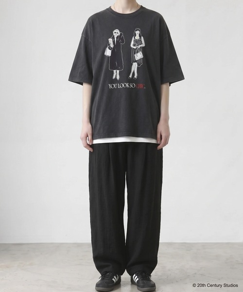 SLICK(スリック)の「【SLICK/スリック】THE DEVIL WEARS PRADA Printed T-shirt 02 / プラダを着た悪魔 ロゴプリントTシャツ / パウダー加工 / オーバーサイズ / ヴィンテージライク(Tシャツ/カットソー・メンズ・ブラック/ホワイト・3/2/1)」の8枚目の写真