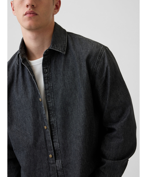 GAP（ギャップ）の「デニム リラックスフィット ストレートヘムシャツ（シャツ/ブラウス・メンズ・ブラック・XL/L/M/S/XS）」の4枚目の写真