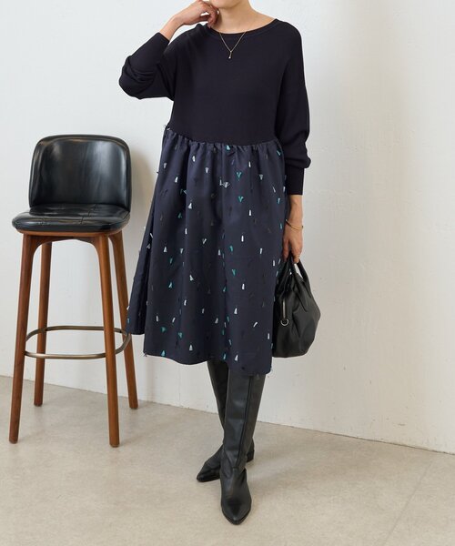 BEARDSLEY(ビアズリー)の「《ZOZO先行販売開始》フェザー刺繍コンビワンピ(ワンピース・レディース・ネイビー・FREE)」の1枚目の写真