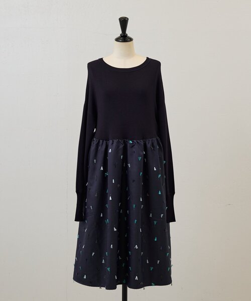 BEARDSLEY(ビアズリー)の「《ZOZO先行販売開始》フェザー刺繍コンビワンピ(ワンピース・レディース・ネイビー・FREE)」の11枚目の写真