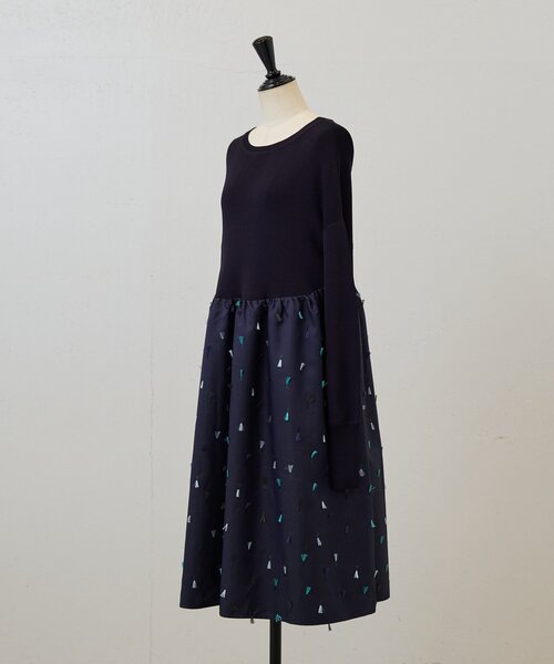 BEARDSLEY(ビアズリー)の「《ZOZO先行販売開始》フェザー刺繍コンビワンピ(ワンピース・レディース・ネイビー・FREE)」の12枚目の写真