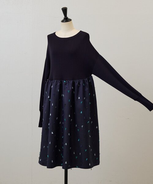 BEARDSLEY(ビアズリー)の「《ZOZO先行販売開始》フェザー刺繍コンビワンピ(ワンピース・レディース・ネイビー・FREE)」の13枚目の写真