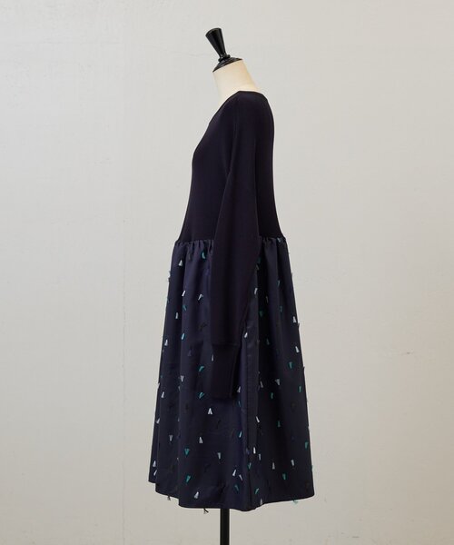 BEARDSLEY(ビアズリー)の「《ZOZO先行販売開始》フェザー刺繍コンビワンピ(ワンピース・レディース・ネイビー・FREE)」の14枚目の写真