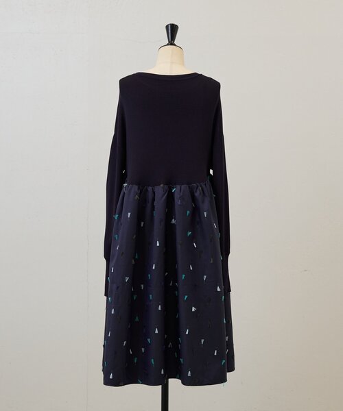 BEARDSLEY(ビアズリー)の「《ZOZO先行販売開始》フェザー刺繍コンビワンピ(ワンピース・レディース・ネイビー・FREE)」の15枚目の写真