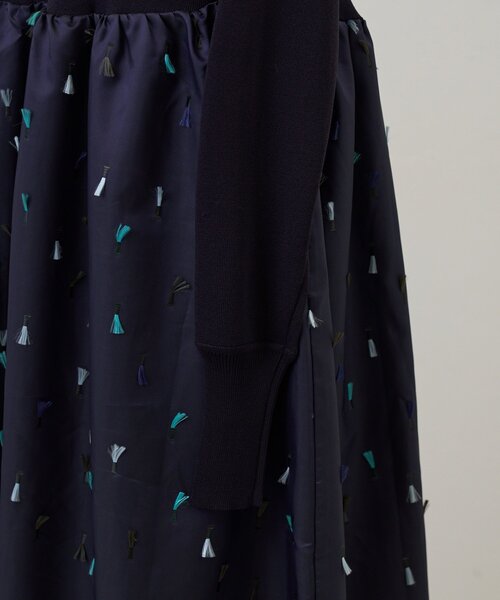 BEARDSLEY(ビアズリー)の「《ZOZO先行販売開始》フェザー刺繍コンビワンピ(ワンピース・レディース・ネイビー・FREE)」の18枚目の写真